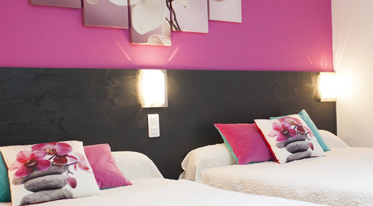 Hôtel Réalville - 82 - Chambre Fushia - restaurant a faire REALVILLE